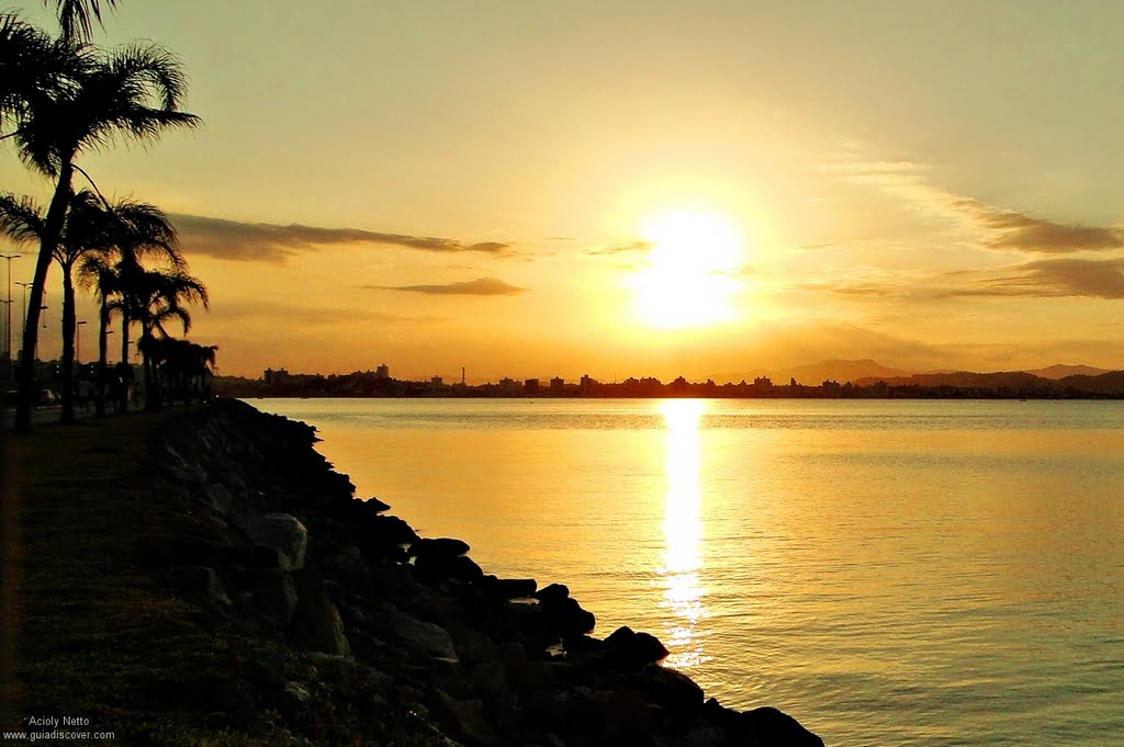 11120201 - Por do Sol na Baia Norte - Florianópolis - Foto:Acioly Netto - www.guiadiscover.com - Ilha de Santa Catarina - Brasil by Acioly Netto