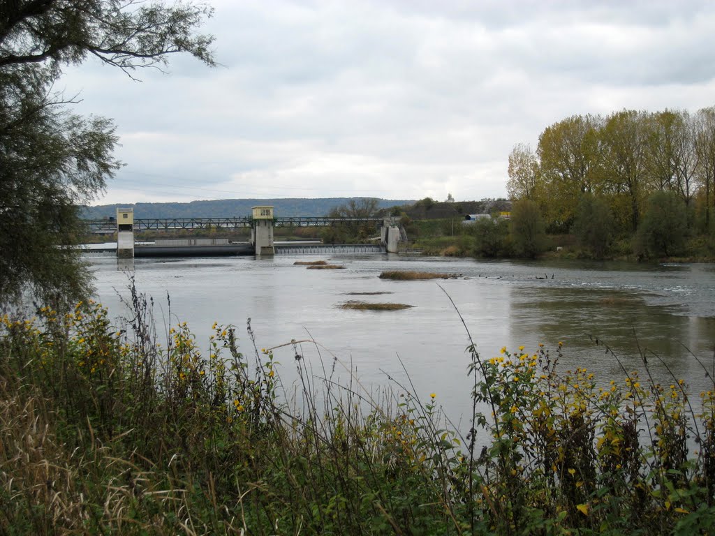 Moselle, barrage d'Illange, France by Maarten Sepp