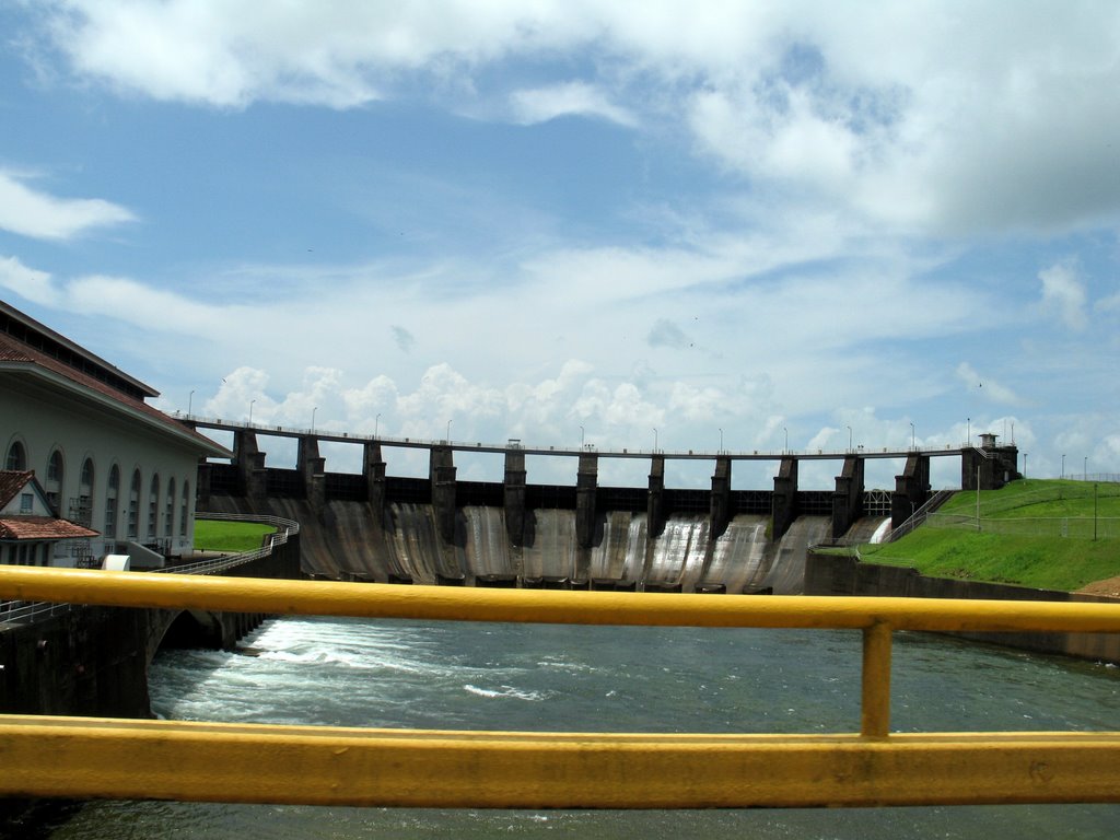 Gatun Dam Spillway (crossing Rio Chagres) by justin_n