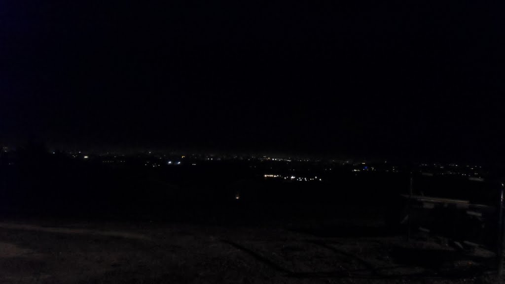 Panorama de Lyon la nuit depuis Sainte Consorce by Matopée