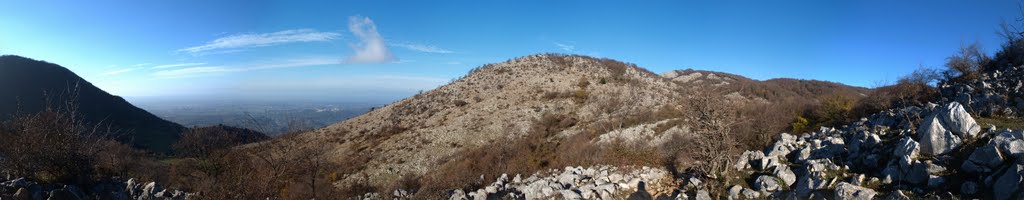 Inizio del sentiero per il Monte Gennaro by tommaso bertolini