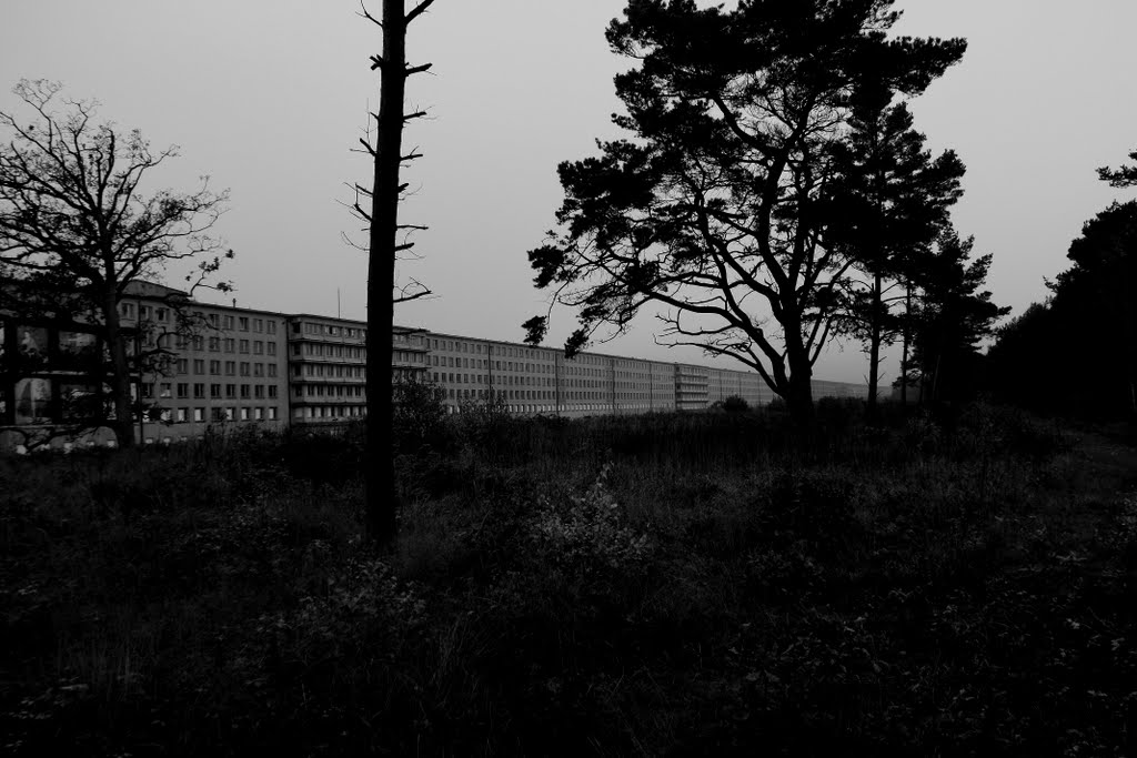 KdF-Seebad Prora, Seeseite von der Düne aus by bummi82