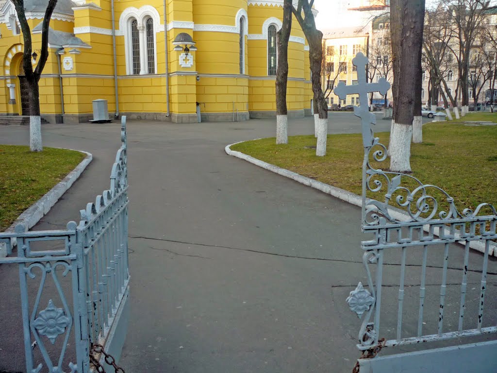 Entrance to the Saint Volodymyr Cathedral, Kyiv, Ukraine by Embas Bras (VLAD)