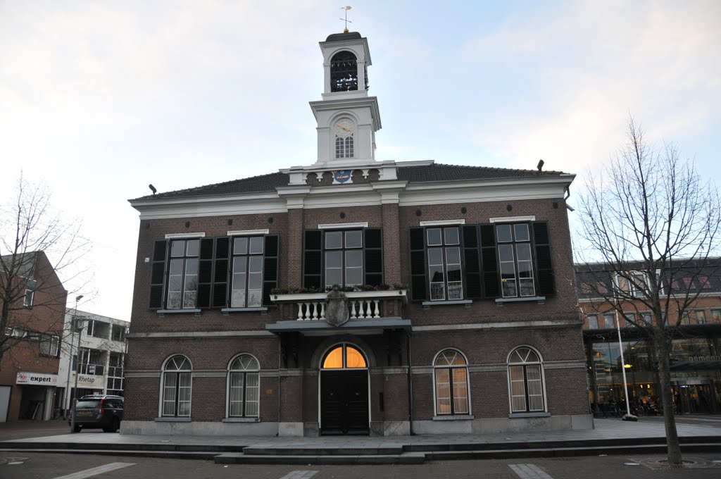 Gemeentehuis Barneveld by Teun van der Toorn