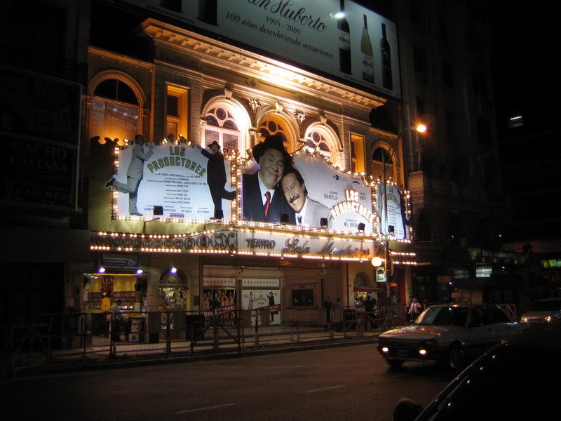 Teatro en Corrientes by magoncan