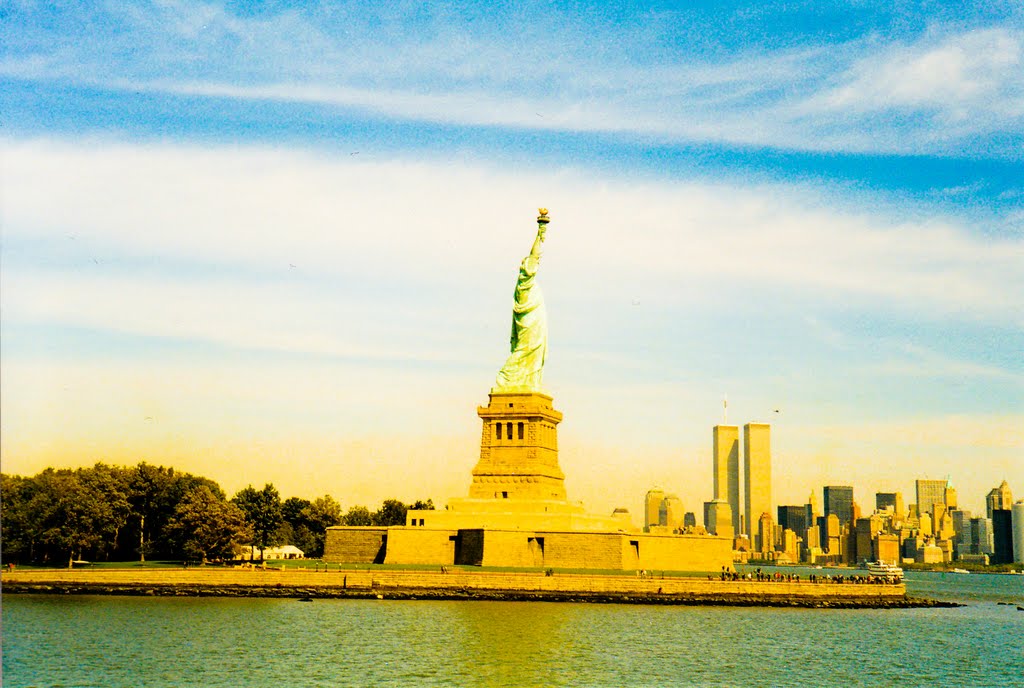 Liberty Island ... by MrRheingold