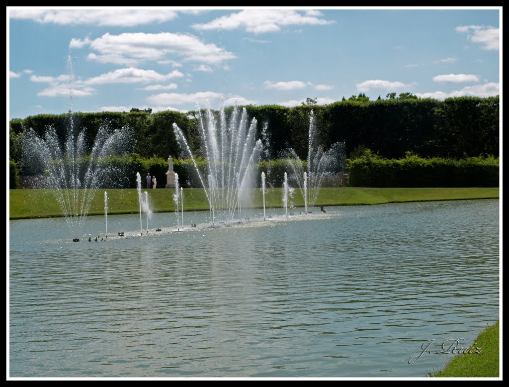 Jardines del Palacio de Versalles by J. Ruiz