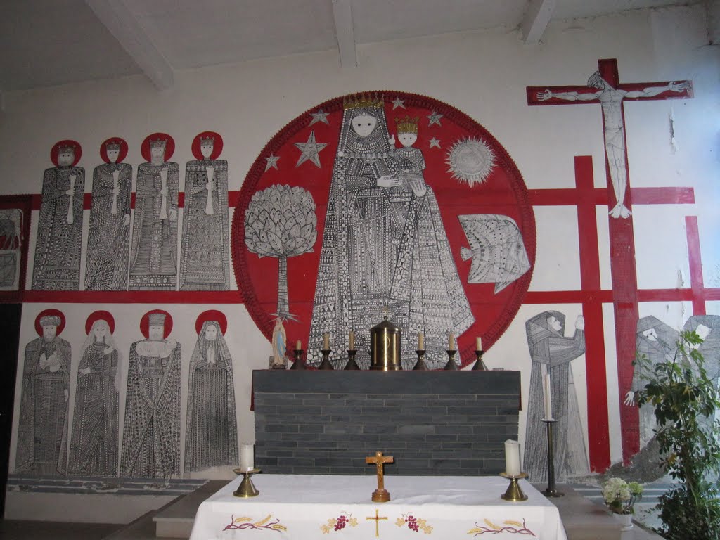 Intérieur de l'église de Stonne, reconstruite après la 2e guerre mondiale, Stonne, Ardennes, France by TitTornade