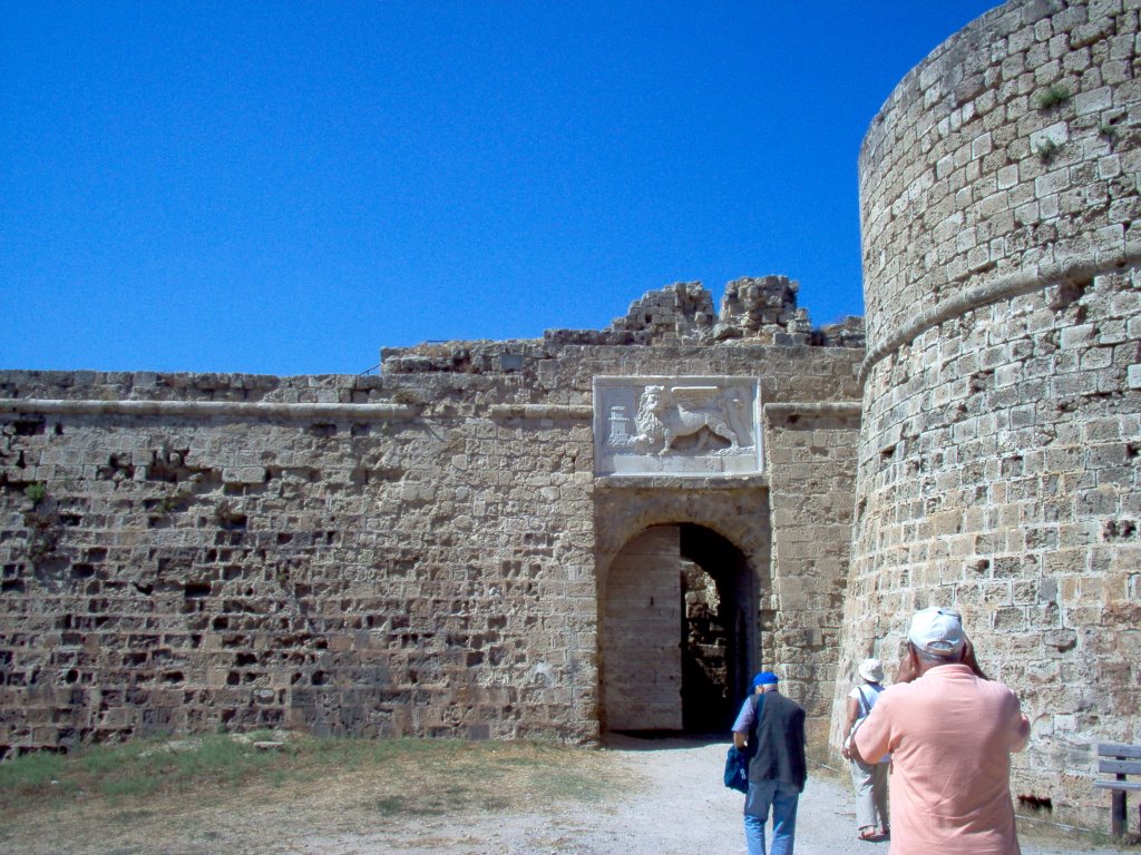 Cipro Nord. Famagosta, La cittadella dell'ex palazzo reale, ampliata dai Veneziani, con Torre di Otello. North Cyprus. Kuzey Kibris. The gate of Citadel also called "Venetian Royal Palace",with Otello's Tower. by brezza