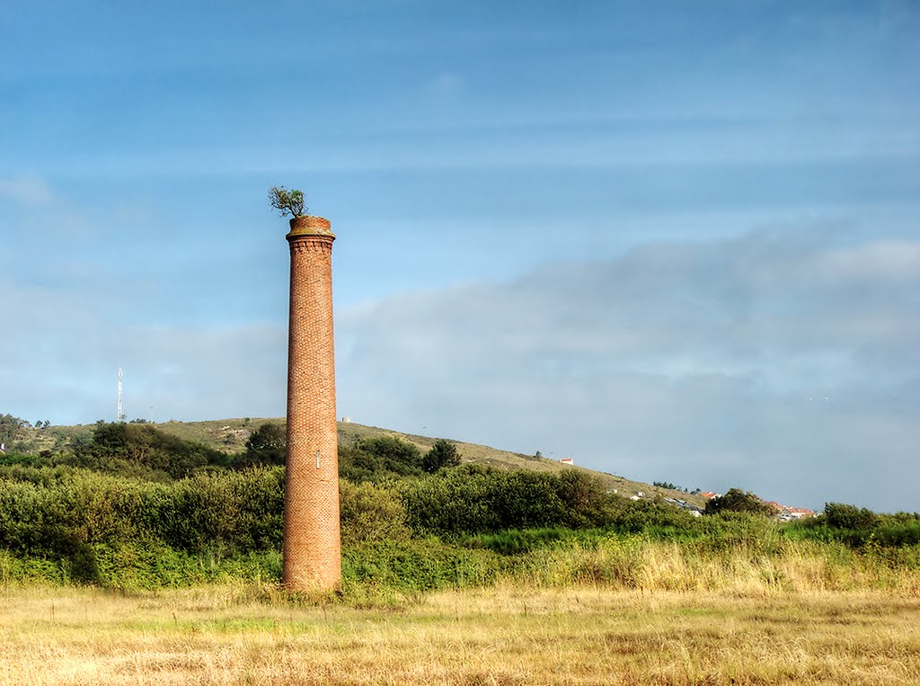 Torre del secadero de la antigua mina de caolín - Drying tower of the old kaolin mine. Laxe (A Coruña) España - Spain · © Francisco dos Santos =================== Ver/See com #1 by Francisco dos Santos