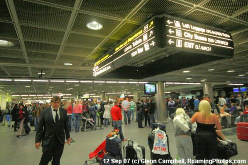 Baggage claim level at Dublin airport by RoamingPhotos.com