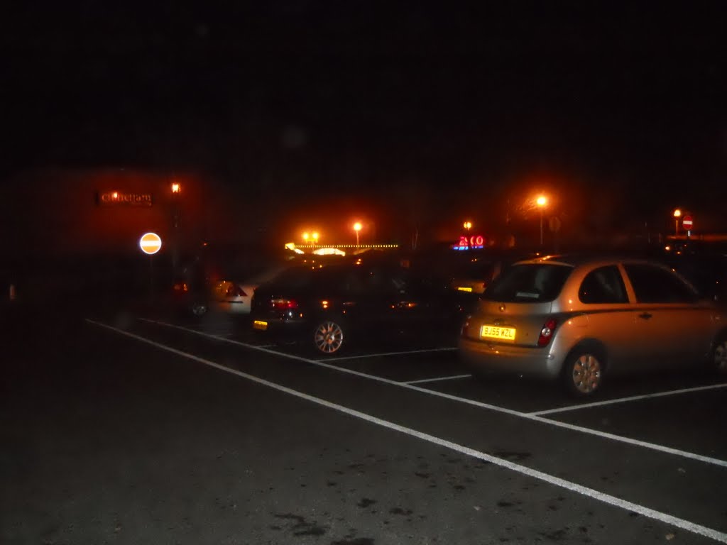 Chineham Shopping Centre, at night! by Robert'sGoogleEarthPictures