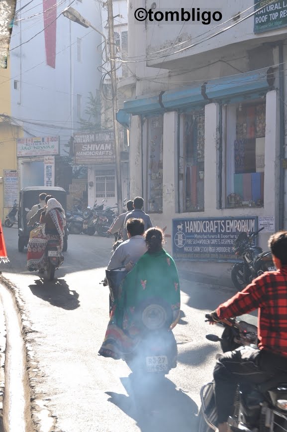 Udaipur (INDIA) - "Rauchvelo" by ©tombligo.ch