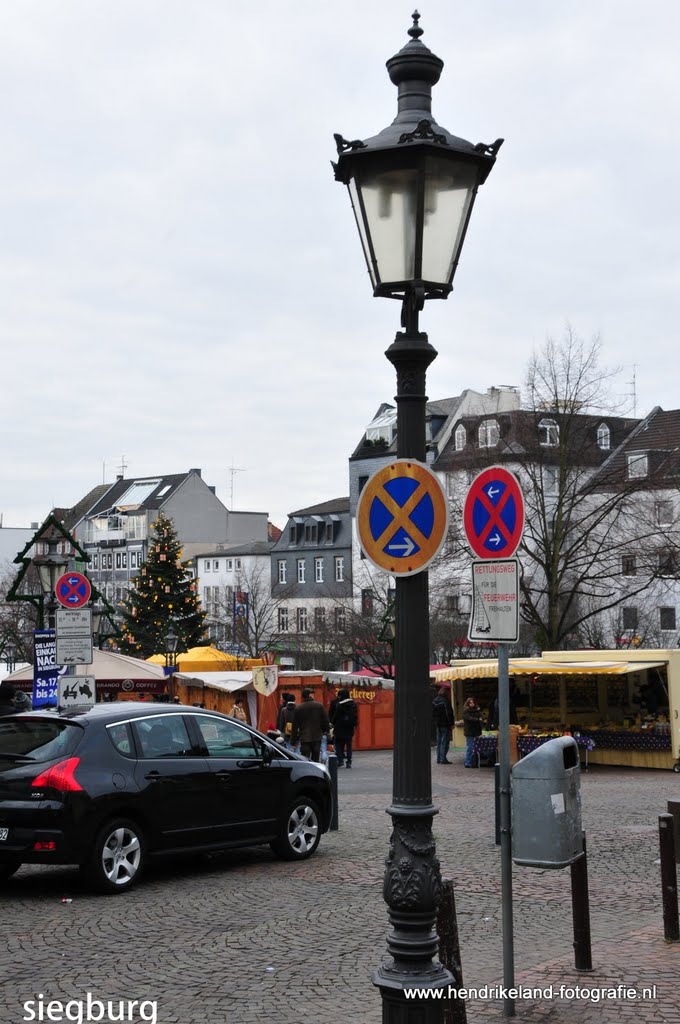 Mittelalte weinachtsmarkt in siegburg by Henk Eland