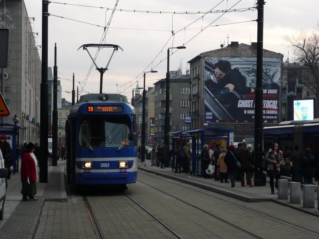 Przed Galerią krakowską by Paweł K