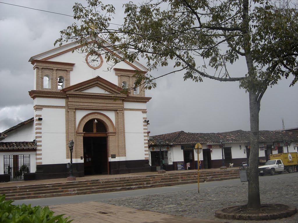 Iglesia y parque de San Antonio de Pereira by Alejandrino Tobón