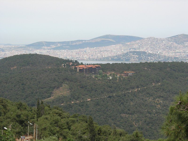 Aya Yorgi'den Rum Yetimhane'si ve İstanbul Manzarası / Büyük Ada by haryigit