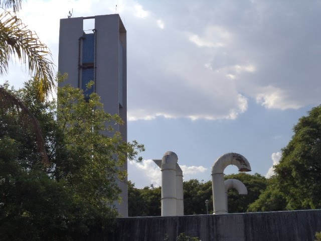 Universidade de São Paulo by Moe de Jong