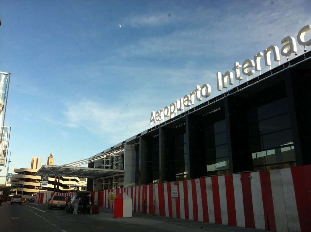 Aeropuerto internacional de Tijuana / Int'l Airport by jgutier2