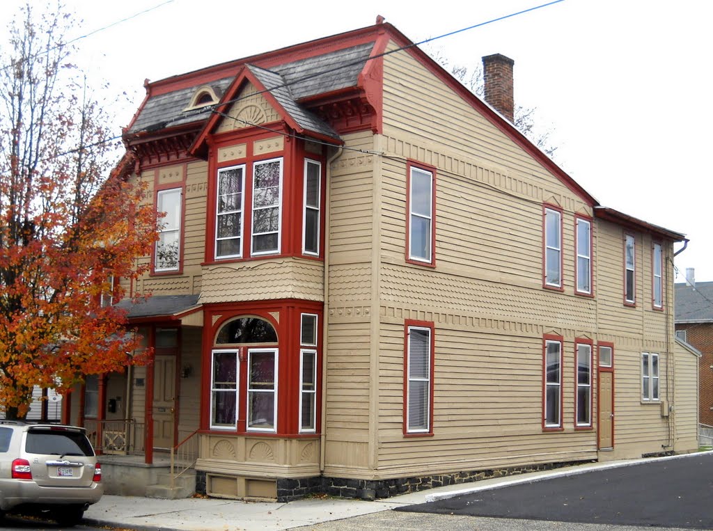 Old house, near the Historic Lincoln Highway, Carlisle Street, Gettysburg, PA by Mean Mister Mustard