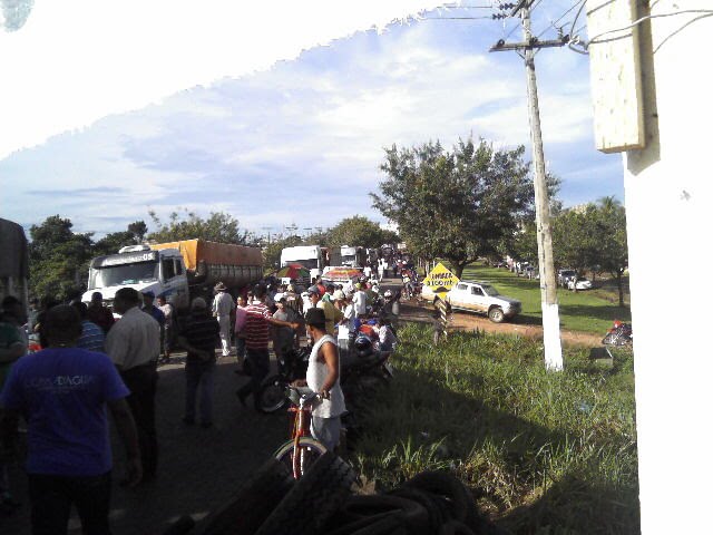 Protesto de Caminhoneiro interdita a PA 150 em Rio Maria, março 2008 by Ronaldo de Sá