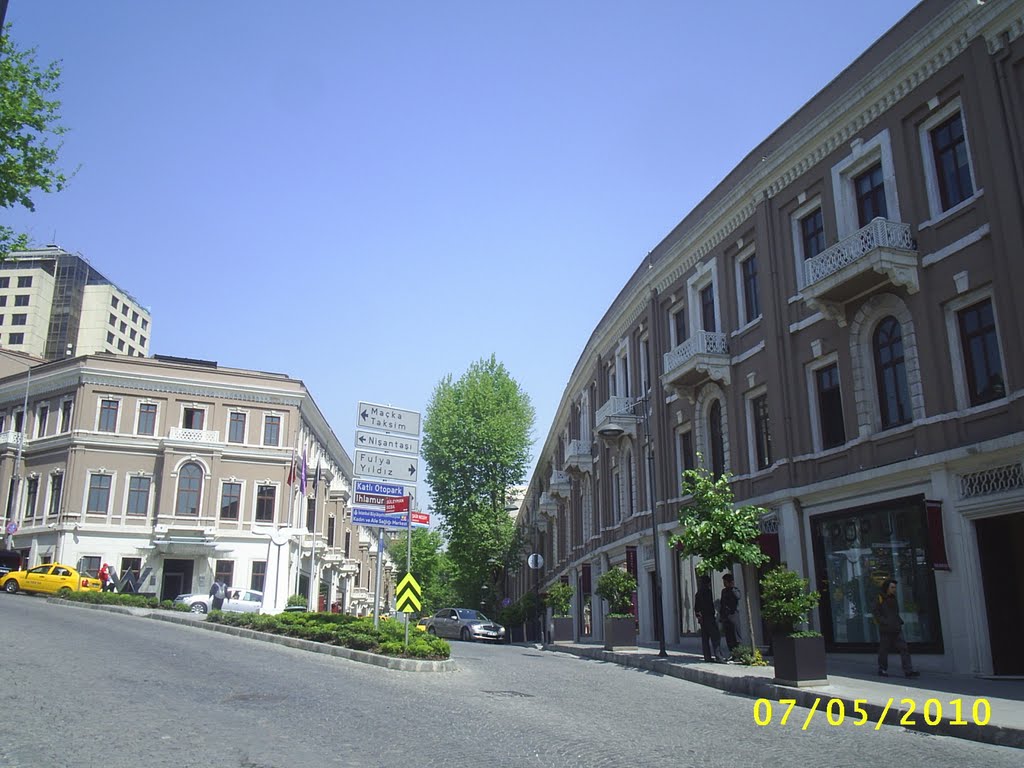 Istanbul, İstanbul, Turkey by SERKAN YEŞİLYURT