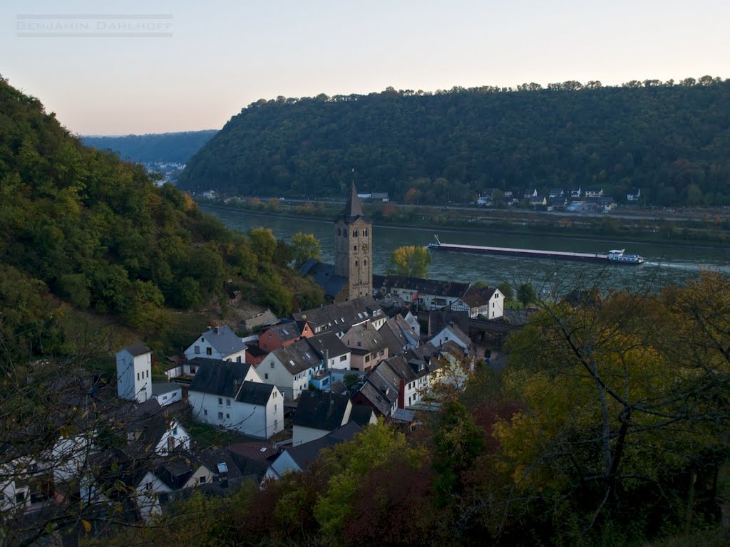 Die kleine Ortschaft Wellmich im Mittelrheintal zwischen St. Goarshausen und Kestert. by Benjamin Dahlhoff