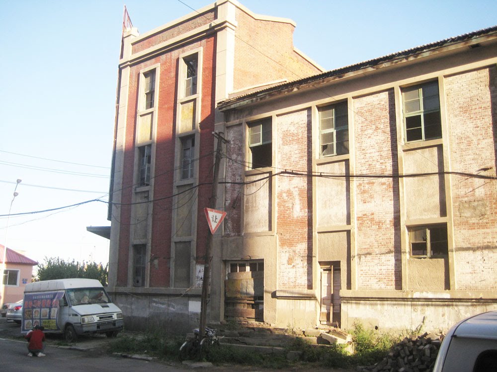 即将消失的老工厂建筑（面向东）Old Factory Bldg Being About to Disappear，Facing East by wanghongtao999