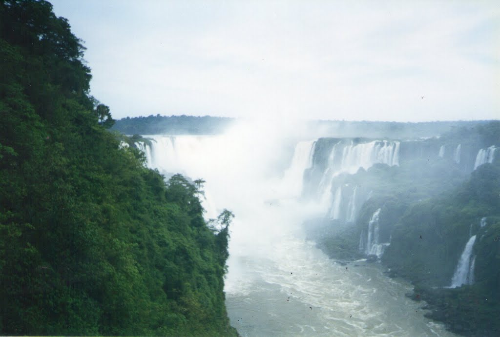 Iguazú by Marcelo Canabal