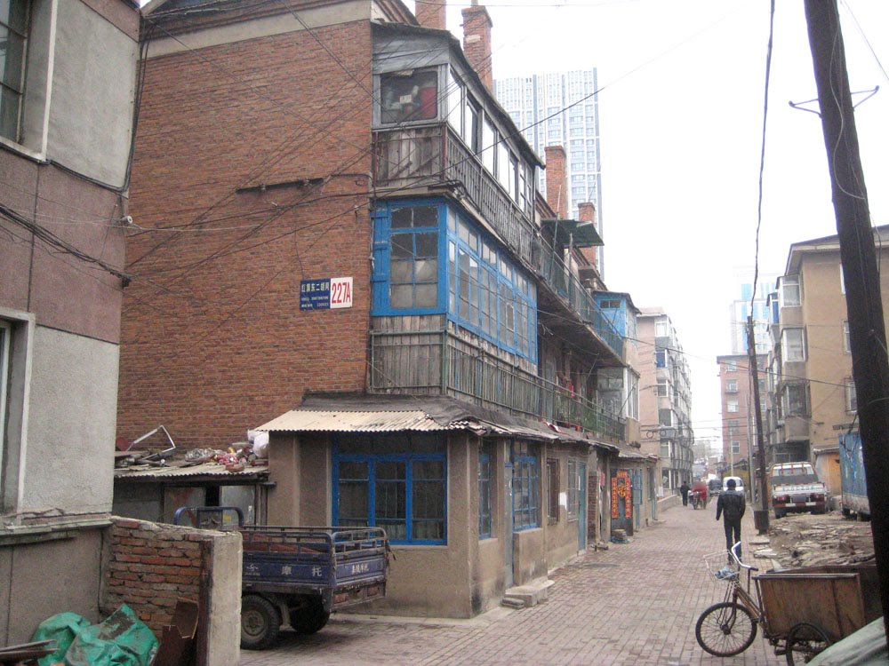 一幢上世纪70年代的建筑 （面向西）A Building Built in 1970’s，Facing West by wanghongtao999