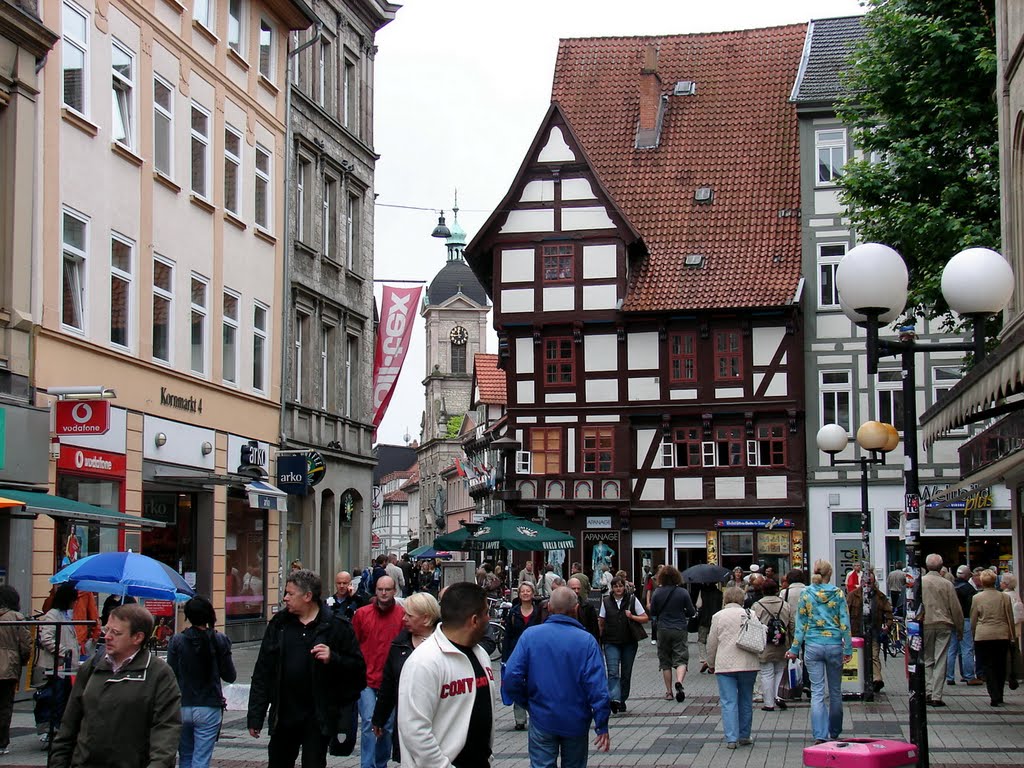 Kornmarkt mit St. Michael im Hintergrund by harald helmlechner