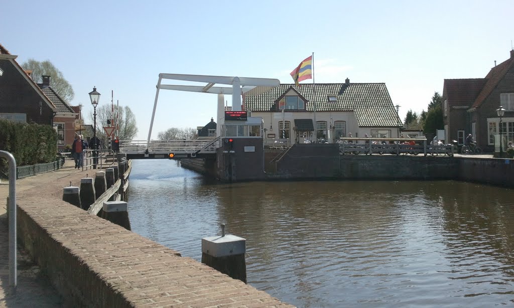 De brug bij Ossenzijl by Rene campertjuh