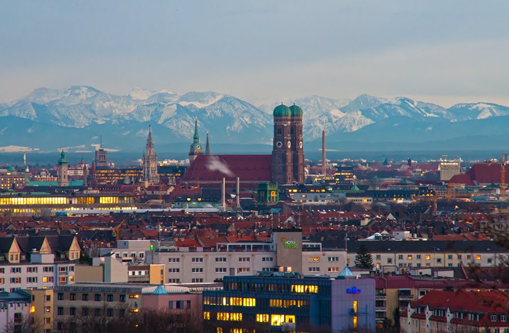 Munich Skyline December 2006 by jagamick