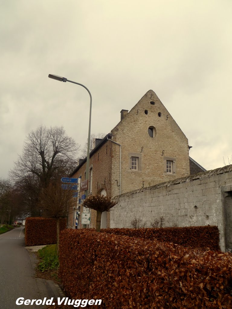 Gasthuis..............in de Jaren 1978 was het stuk afzien met het Wk hier...op deze oplopende weg...........vanaf Bemelen...de huizen leide af....14 Dec 2011 by Gerold Vluggen