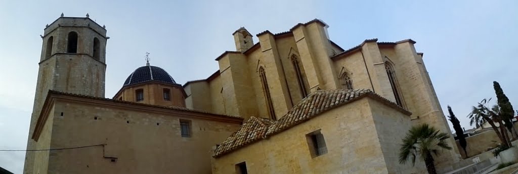 PANORÁMICA de la iglesia arciprestal de Sant Mateu, declarada de interés Nacional by Pänta Rheî