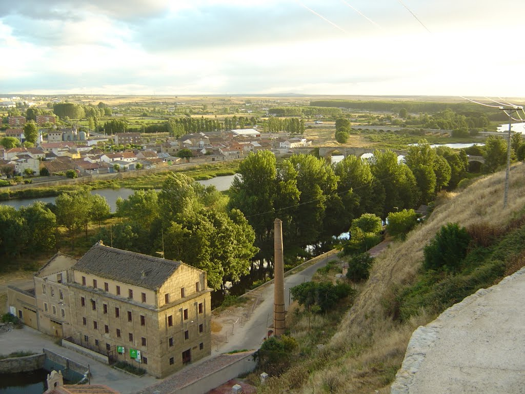 Fábrica desde Muralla by Fernando López-Azcár…