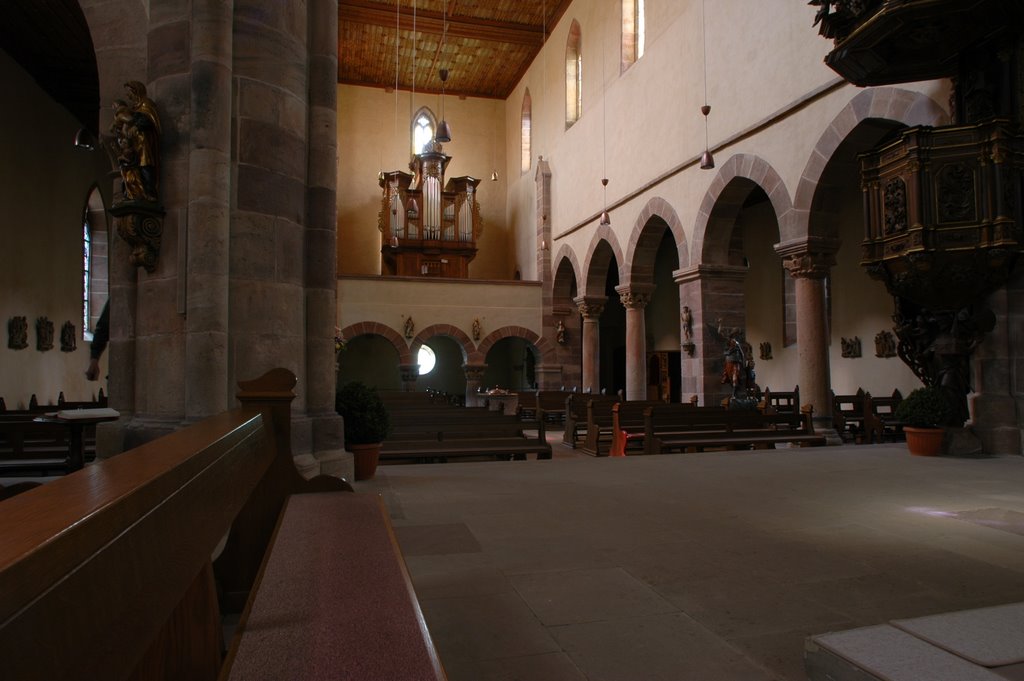 Rasdorf; romanische Stiftskirche, Mittelschiff nach Westen (TR) by Thomas Rommel