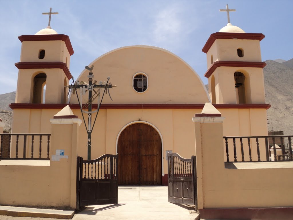 Iglesia de Calango by Rolando Arciga Soto