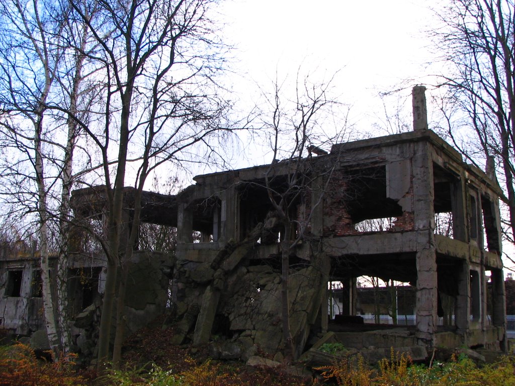 Westerplatte - ruiny koszar by fajna_asia