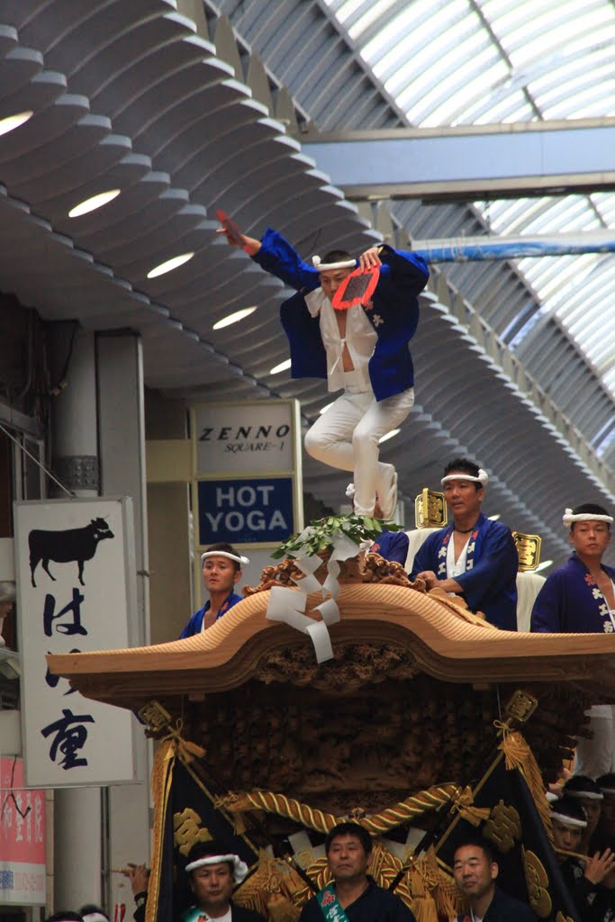 Daikugata Jumping up and down on the roof by Yuichi Azuma