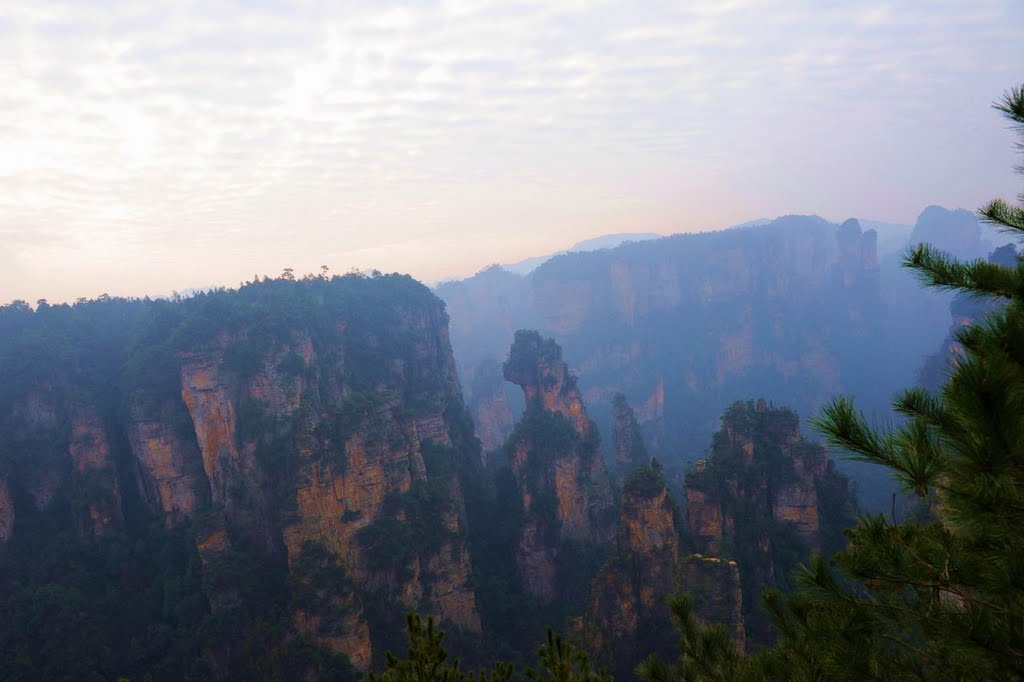 Wulingyuan, Zhangjiajie, Hunan, China by Shi baohua史保华