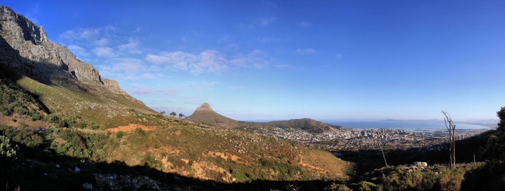 Early morning Cape Town by Henri Cloete