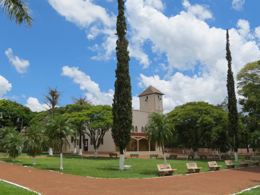 Igreja Nossa Senhora da Glória em Itaúna do Sul, PR. by Ricardo Mercadante