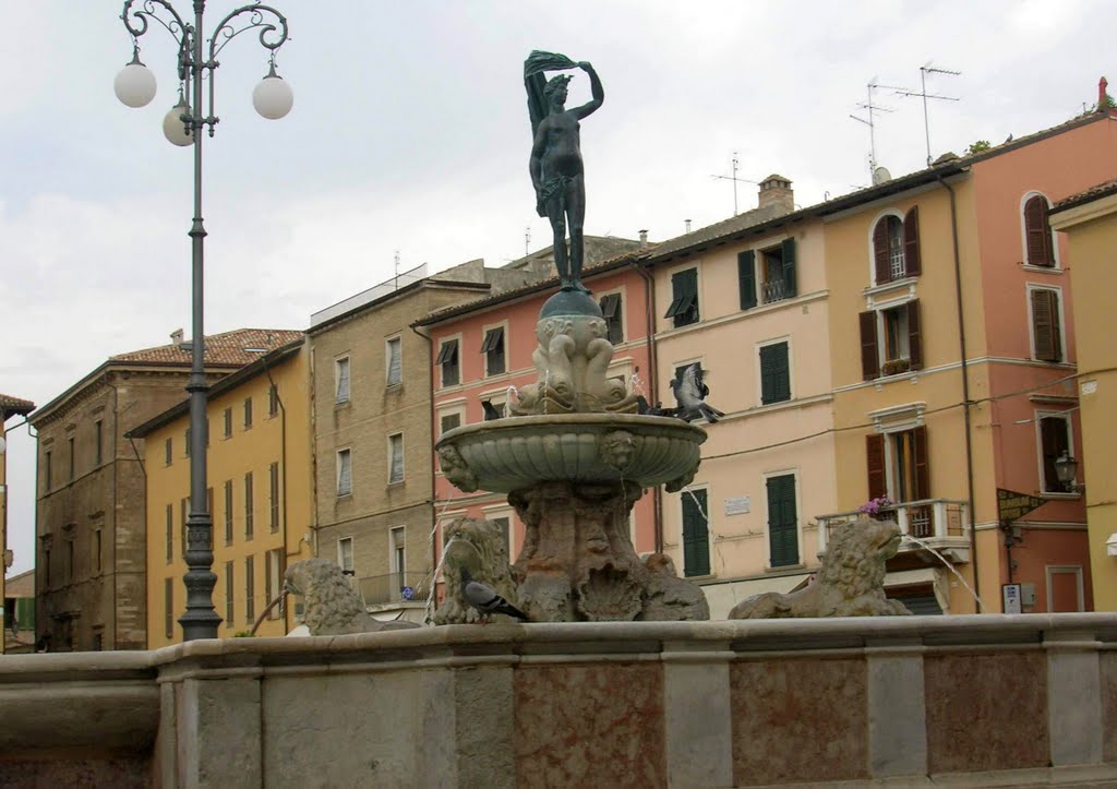 Fano - Fontana della Fortuna - Agosto 2006 by The Red