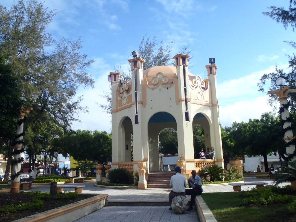 GLORIETA PARQUE DE SAN CRISTOBAL. by Domingo Acevedo