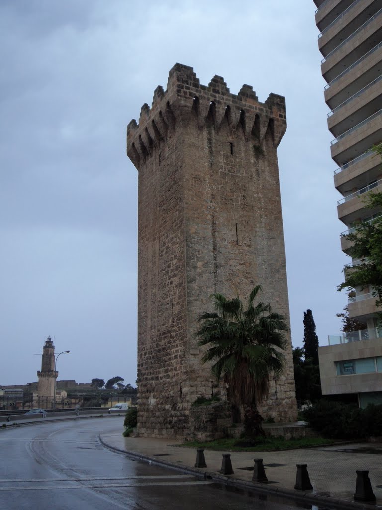 Torre de Peraires by Luin Mena