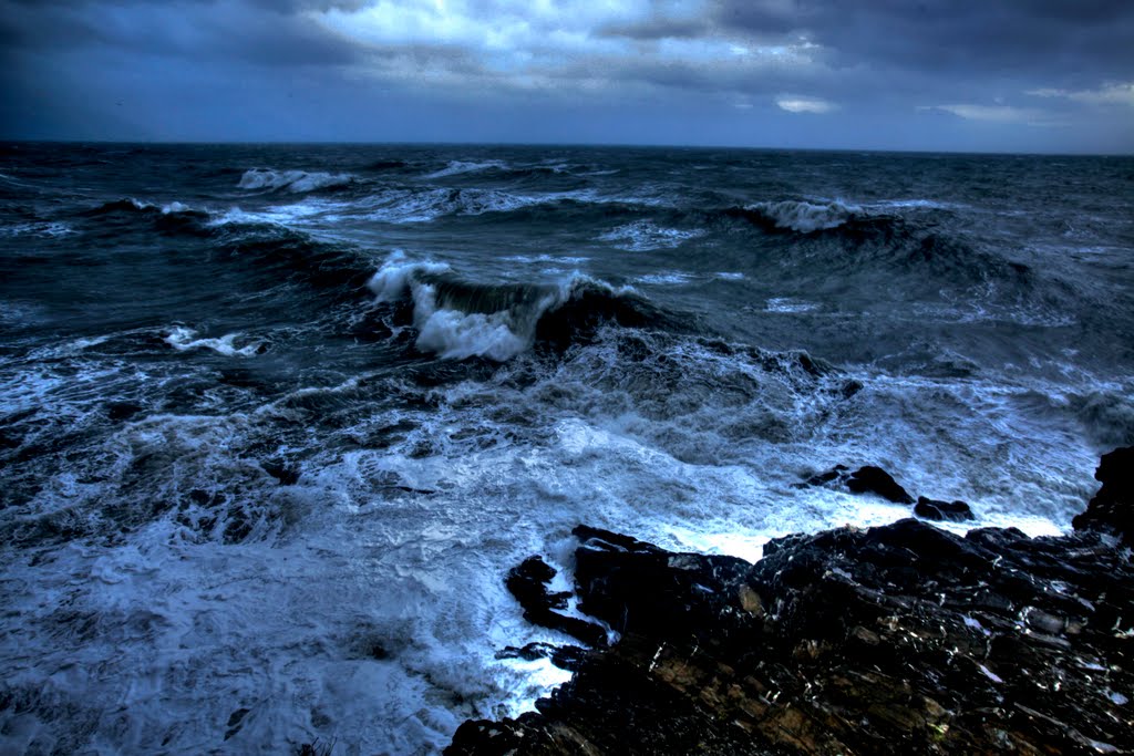 Rough Seas by gilberto silvestri