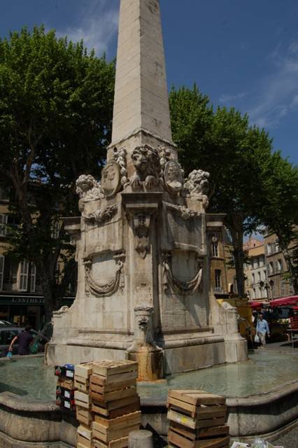 Monument in Aix by adelz1