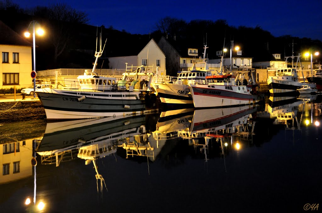 Port-en-Bessin : 17h55, à quai !! un beau reflet. by Y. A, Villyssois.