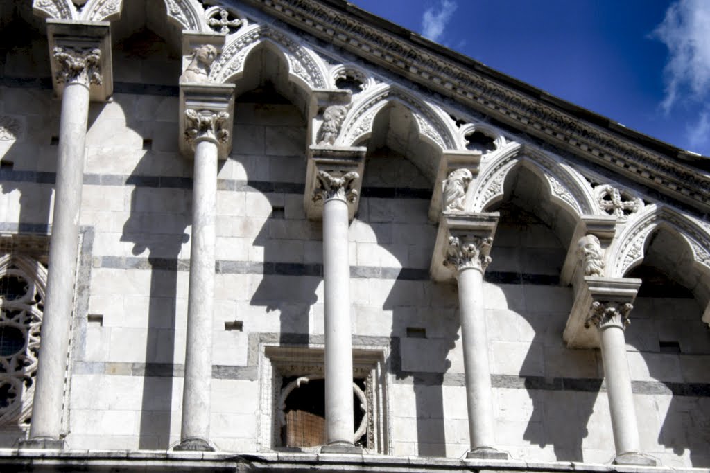 CARRARA. Duomo by Roberto Tomei